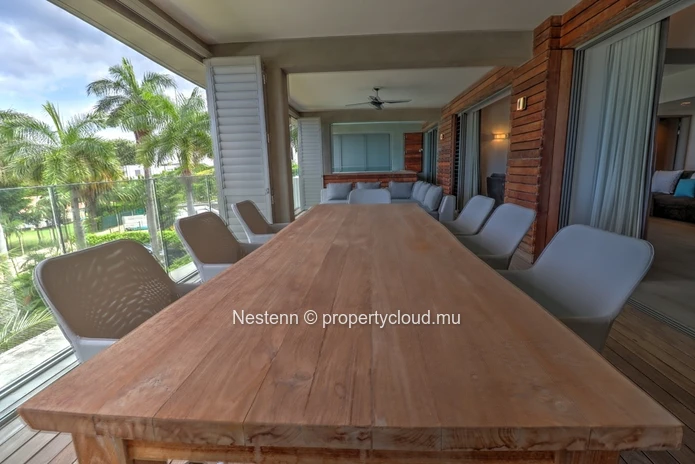 Modern 3 bedroom apartment with private pool and direct beach access