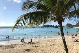 3 bedroom duplex very close to the beach