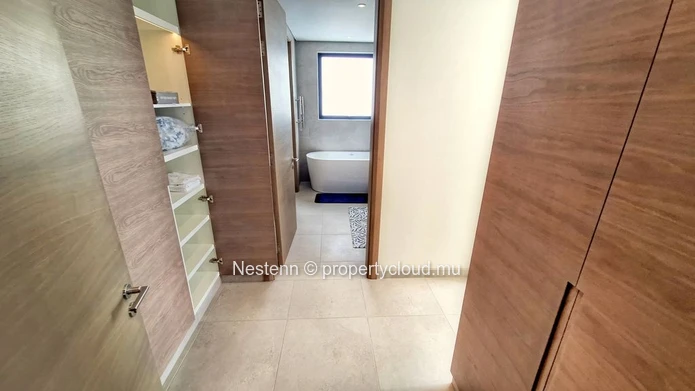 Fabulous 3-bedroom penthouse in a secure, upscale residence