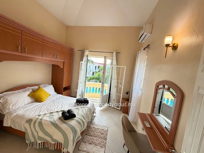 Villa rénovée de 3 chambres avec piscine en bord de mer