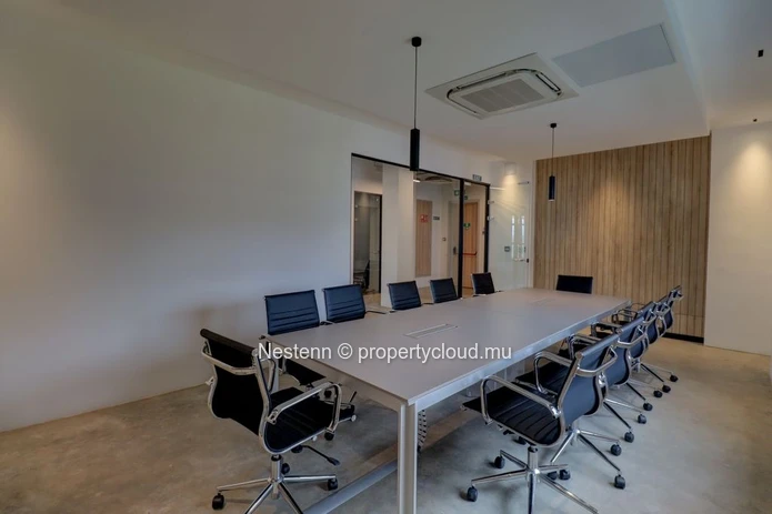 Prestigious office with breathtaking views in the heart of the Vivea Business Park