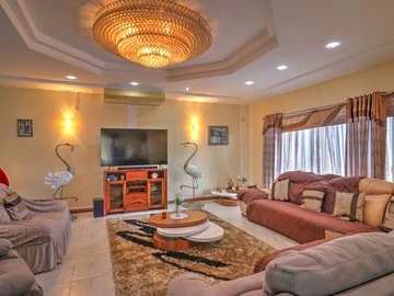 9 Bedroom House