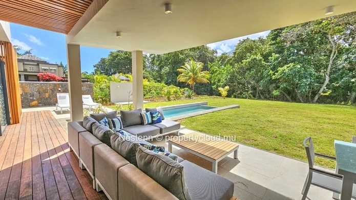 Élégance captivante  : découvrez cette villa moderne 