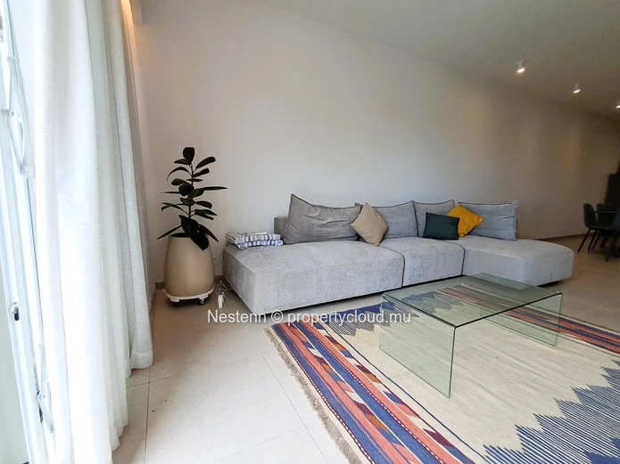 Appartement duplex moderne avec vue mer et accès plage