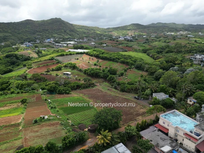 Terrain résidentiel avec vue imprenable sur les montagnes (Lot 3)