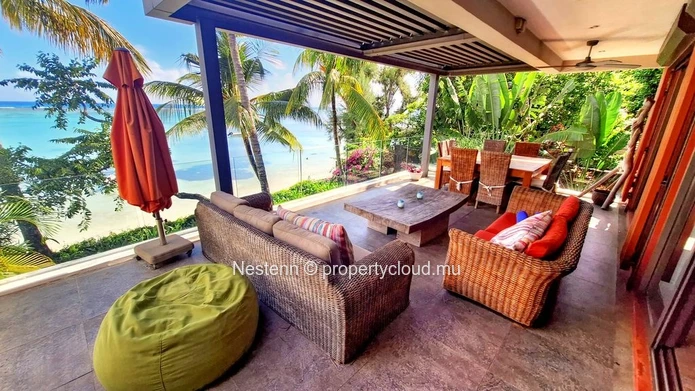 Refined 3-bedroom apartment on the beach