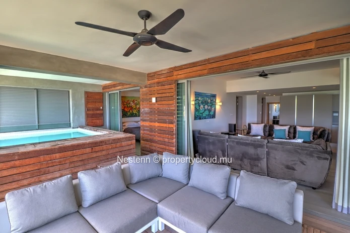 Modern 3 bedroom apartment with private pool and direct beach access