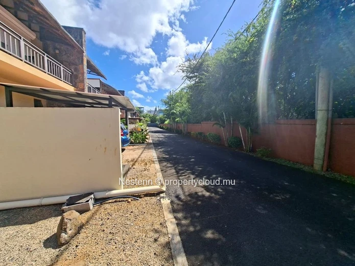3 bedroom duplex very close to the beach