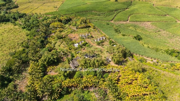 Domaine avec vue sur mer comprenant 17 chalets dans un cadre tropical luxuriant