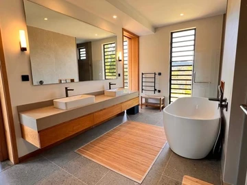 6 Bedroom House