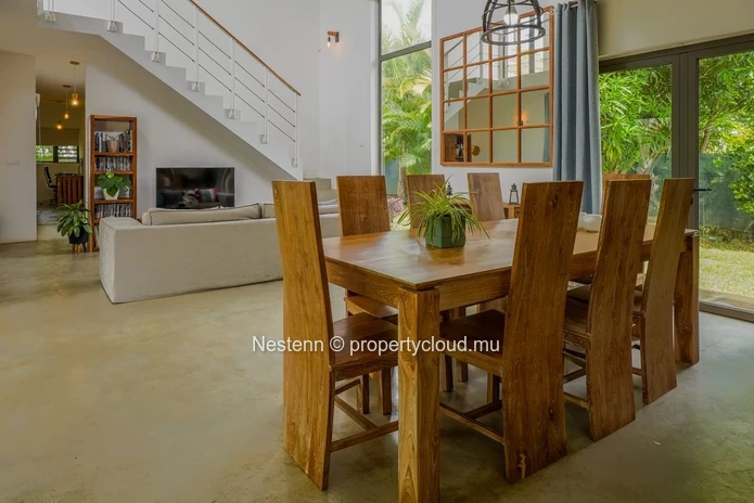 Maison contemporaine familiale avec mezzanine et spacieux jardin 