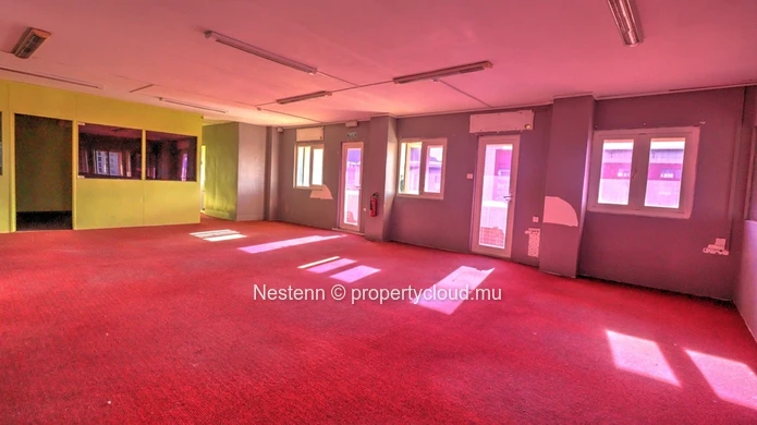 Office space of 371.61 m² 