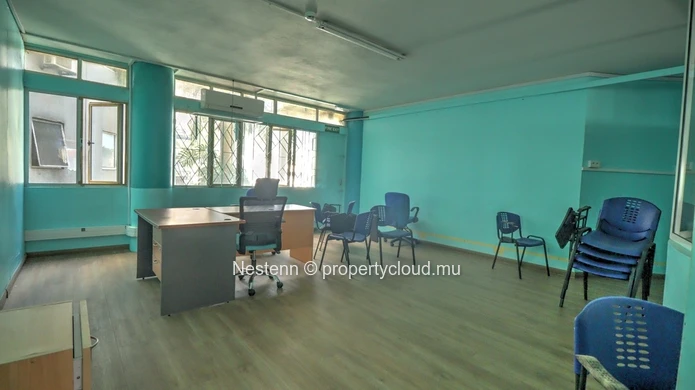 Office space of 371.61 m² 