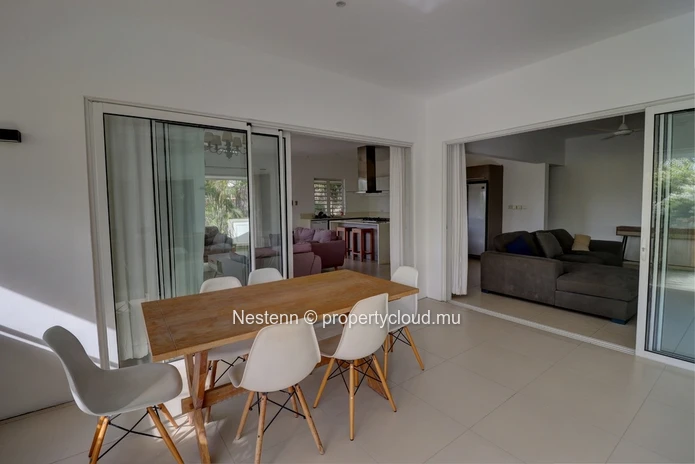 Luxueuse villa de 4 chambres dans un emplacement recherché à l'ouest de l'île.
