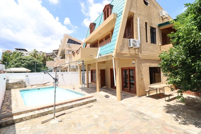 House to renovate near the beach with strong rental investment potential.