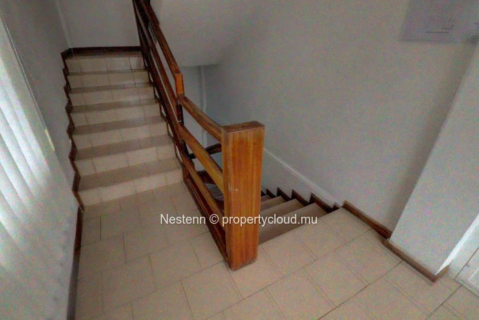 Spacious office on the 1st floor, offering peace and quiet and optimal working conditions.