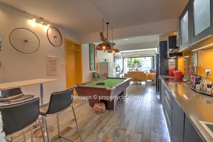 Modern 3-bedroom apartment just steps from the beach 