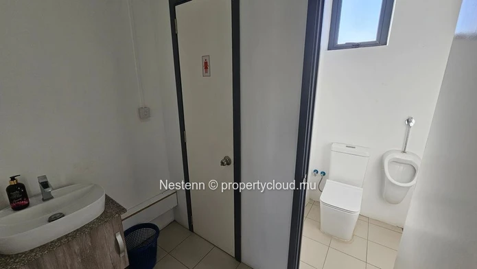 120m² commercial space 