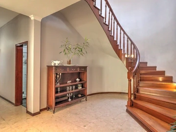 6 Bedroom House