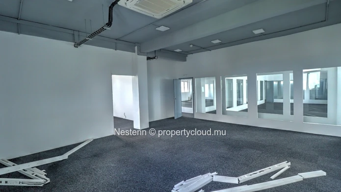  Bâtiment stratégique de 2 158,1 m² 