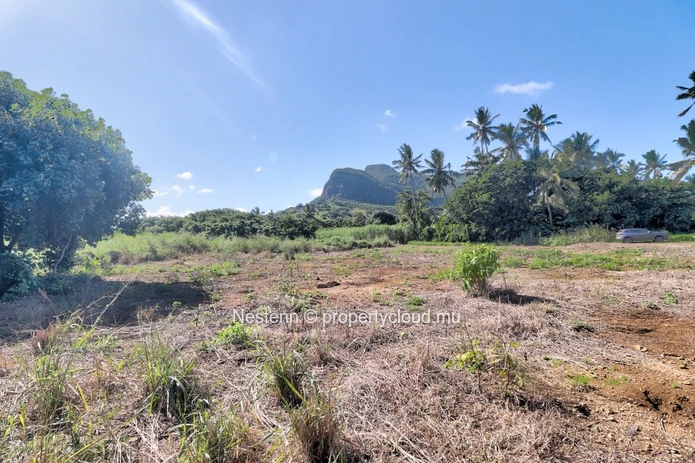 Terrain pieds dans l'eau de 44 672 m² avec vue panoramique sur les îles du sud.