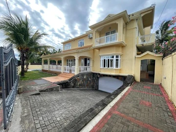 6 Bedroom House
