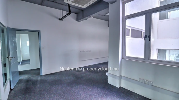  Bâtiment stratégique de 2 158,1 m² 