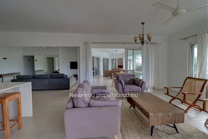 Luxueuse villa de 4 chambres dans un emplacement recherché à l'ouest de l'île.