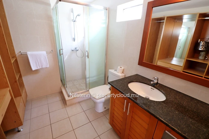 Pleasant 3-bed semi-detached house located in a residential complex.