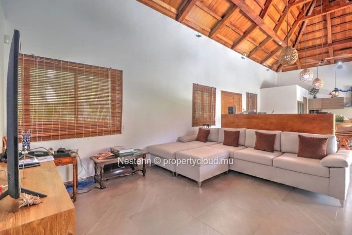 Élégante villa de style balinais sur un terrain de 675 m²