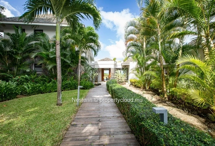 Villa moderne et spacieuse de 5 chambres avec une vue imprenable sur le parcours de golf