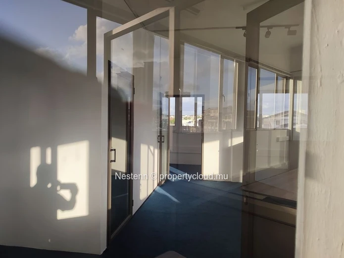 Furnished office on the 3rd floor with stunning views of the city center
