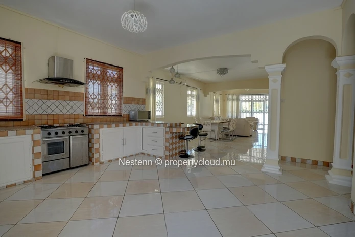 Charming traditional 280 m² house with 4 bedrooms