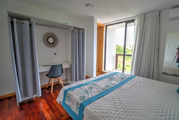Beautiful 2 bedroom apartment just minutes from the beach