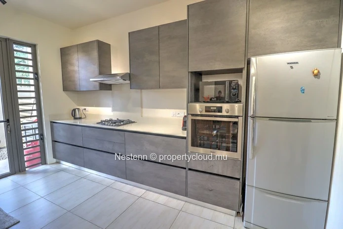 Comfortable 2-bedroom apartment with swimming pool, green spaces and immediate proximity to amenities