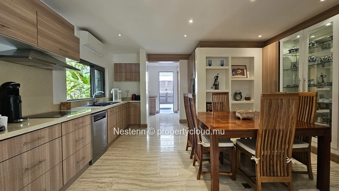 Villa de 8 chambres dans le prestigieux Golf Estate