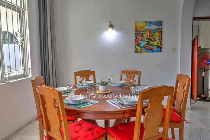 Three-bedroom apartment 