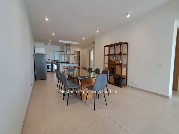 Appartement duplex moderne avec vue mer et accès plage