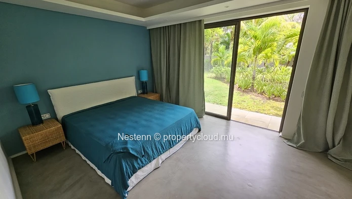 Modern 4-bedroom villa 