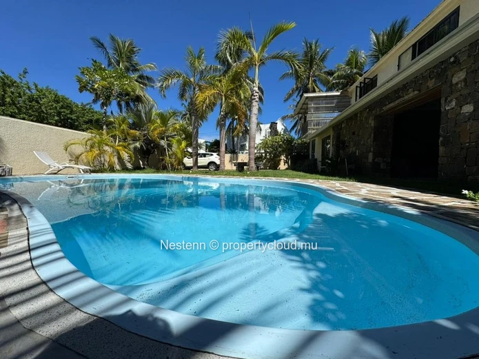 Beautiful furnished duplex just steps from the beach