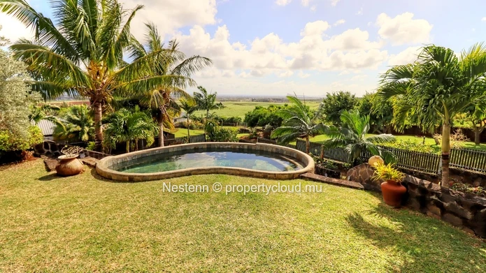 Superbe villa familiale de 4 chambres dans un domaine sécurisé et recherché