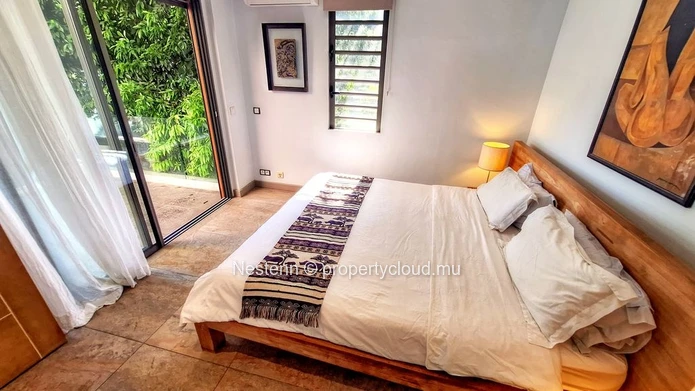 Refined 3-bedroom apartment on the beach