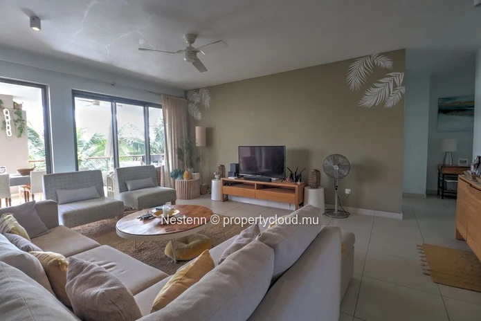 Penthouse moderne et bien agencé de 3 chambres à coucher à quelques minutes à pied de la plage