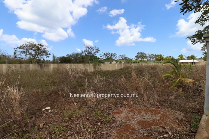 Magnifique terrain résidentiel de 795 m² situé dans un lotissement sécurisé 