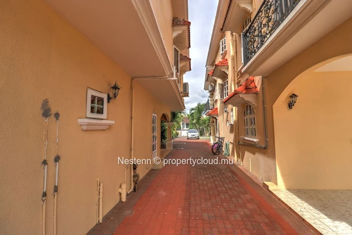 2-Bedroom Apartment with direct beach access