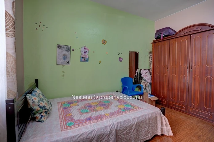 Maison de 200 m², construite sur un terrain de 241 m² 