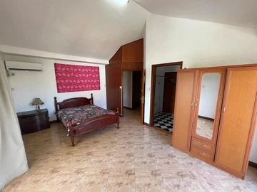 6 Bedroom House