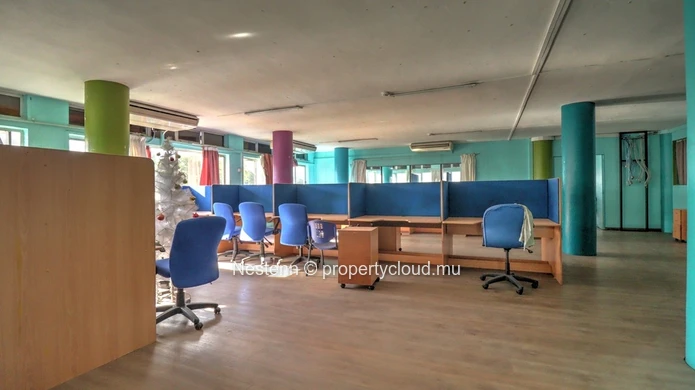 Office space of 371.61 m² 
