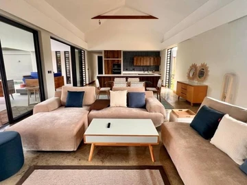 6 Bedroom House