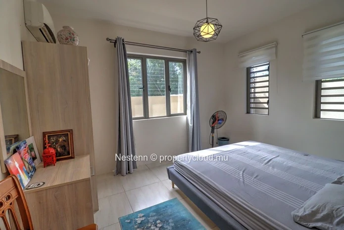Comfortable 2-bedroom apartment with swimming pool, green spaces and immediate proximity to amenities